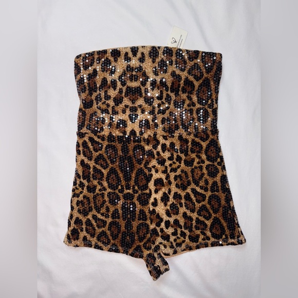 Windsor NWT Size M Untamed Leopard Sequin Tube Strapless Romper - Picture 2 of 3